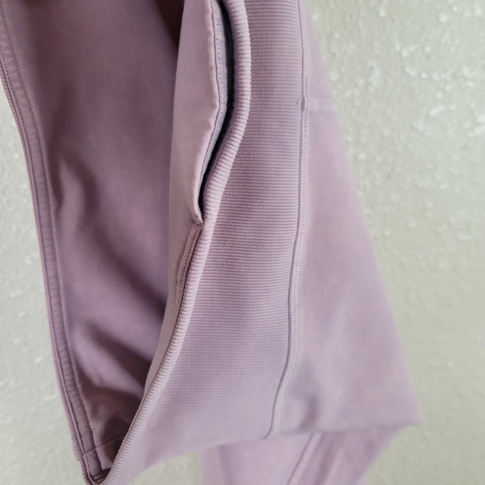 Lululemon Winder Under Crop Size 10 Ribbed purple - Picture 9 of 10